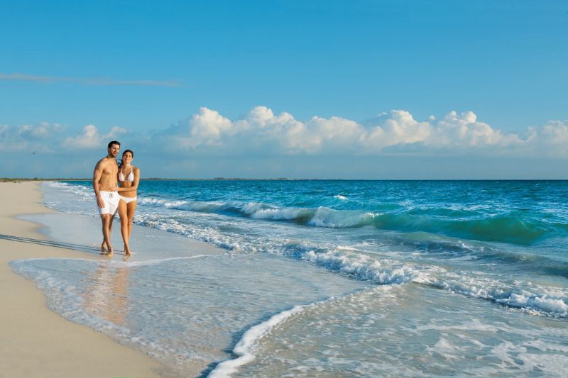 SECPM-EXT-Couple-Beach4-1A-CB.jpg
